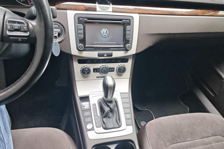 Used Volkswagen Magotan 2012 Travel Edition 2.0 TSI Comfort Version Audio And AC Panel