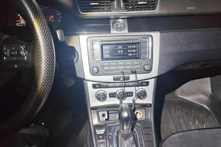 Used Volkswagen Magotan 2012 Revised 1.8TSI Luxury Version Audio And AC Panel