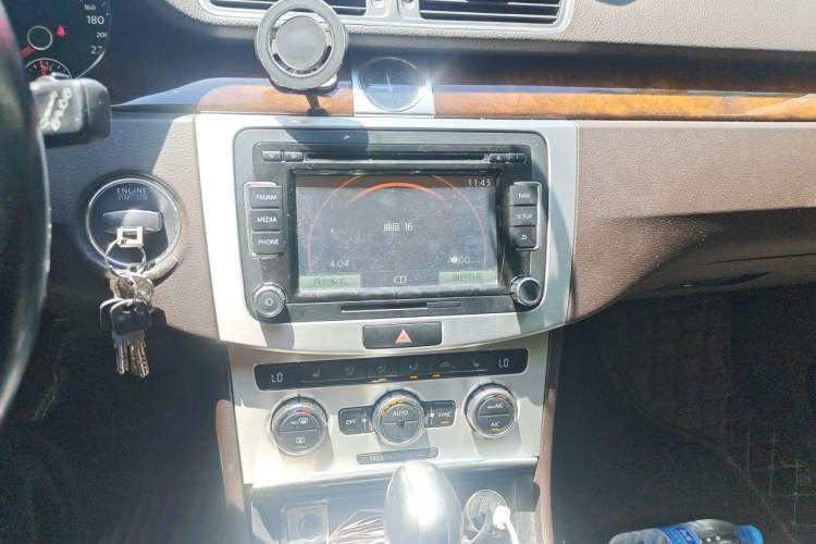 Used Volkswagen Magotan 2012 Travel Edition 2.0 TSI Comfort Version Audio And AC Panel