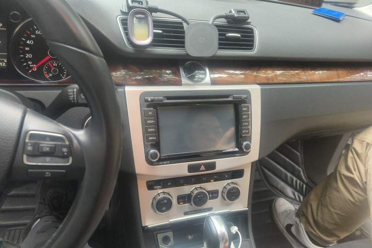 Used Volkswagen Magotan 2012 Travel Edition 2.0 TSI Comfort Version Audio And AC Panel