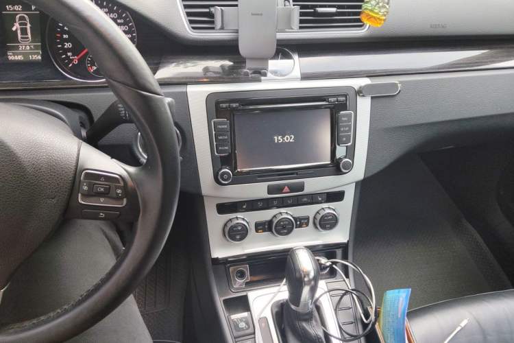Used Volkswagen Magotan 2012 Facelift 1.8TSI Prestige Model Audio And AC Panel