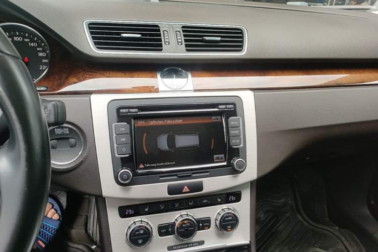 Used Volkswagen Magotan 2012 Travel Edition 2.0 TSI Comfort Version Audio And AC Panel