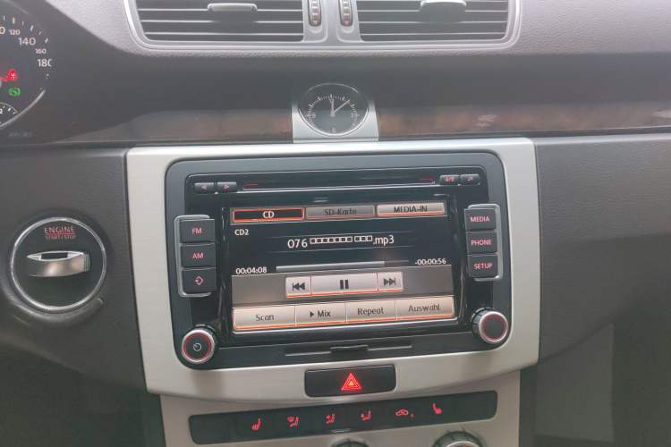 Used Volkswagen Magotan 2012 Travel Edition 2.0 TSI Comfort Version Audio And AC Panel