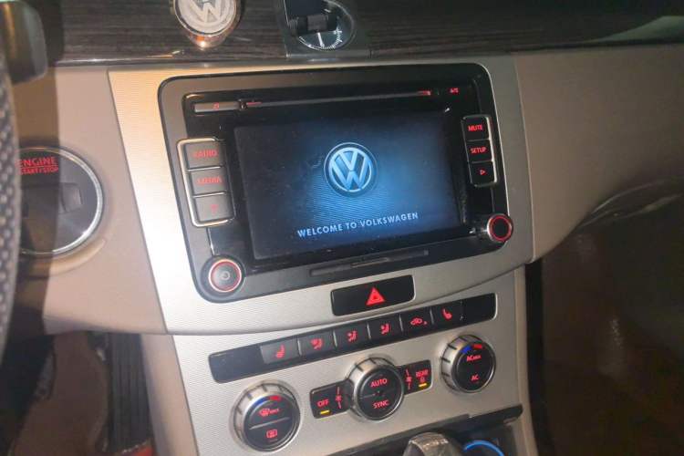 Used Volkswagen Magotan 2012 Facelift 2.0 TSI Prestige Model Audio And AC Panel