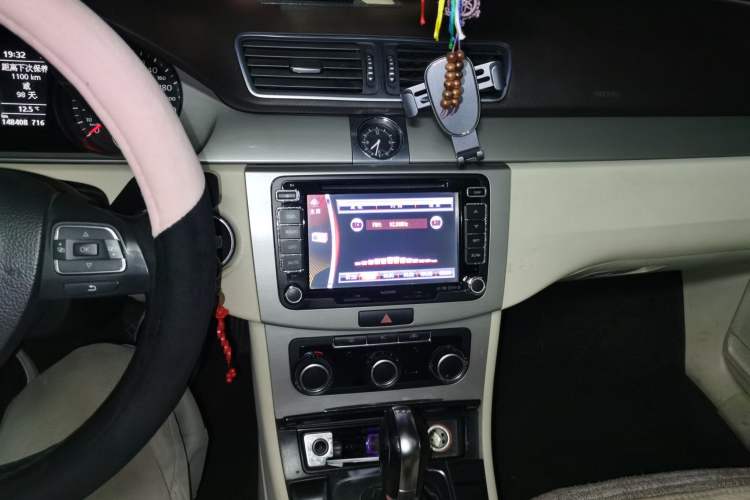 Used Volkswagen Magotan 2012 Revised Version 1.8TSI Leading Edition Audio And AC Panel