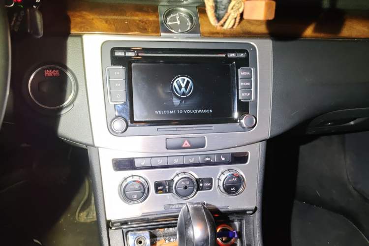 Used Volkswagen Magotan 2012 Travel Edition 2.0 TSI Comfort Version Audio And AC Panel