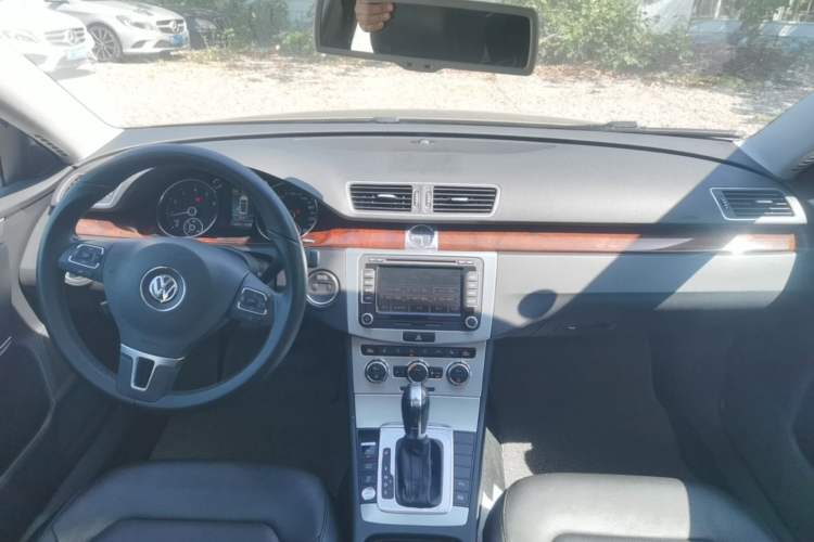 Used Volkswagen Magotan 2012 Travel Edition 2.0 TSI Luxury Version Center Console
