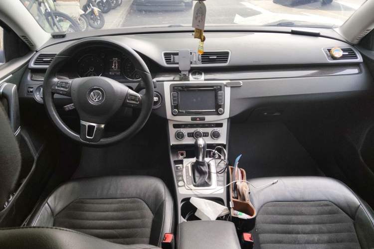 Used Volkswagen Magotan 2012 Facelift 1.8TSI Prestige Model Center Console