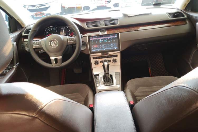 Used Volkswagen Magotan 2012 Travel Edition 2.0 TSI Comfort Version Center Console