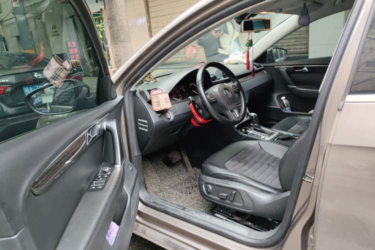 Used Volkswagen Magotan 2012 Facelift 2.0 TSI Prestige Model Driver Seat