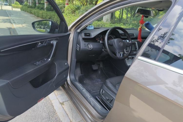Used Volkswagen Magotan 2012 Revised Version 2.0 TSI Luxury Edition Driver Seat