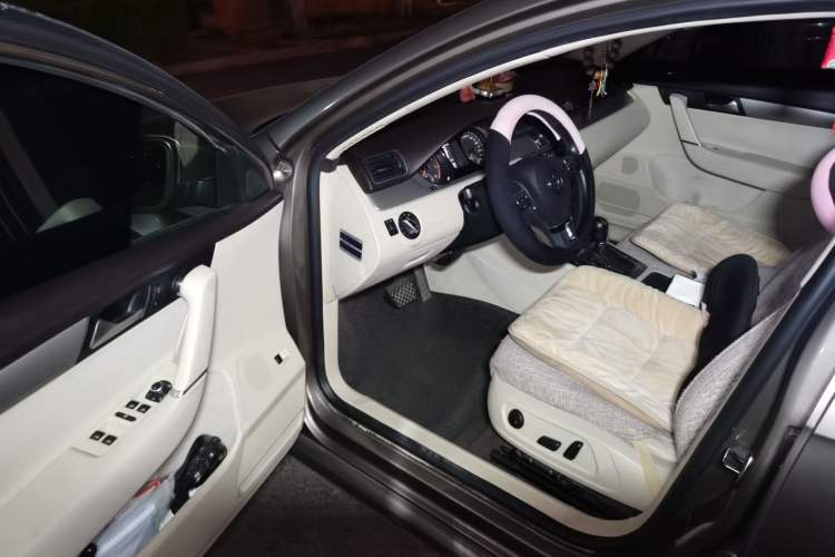 Used Volkswagen Magotan 2012 Revised Version 1.8TSI Leading Edition Driver Seat