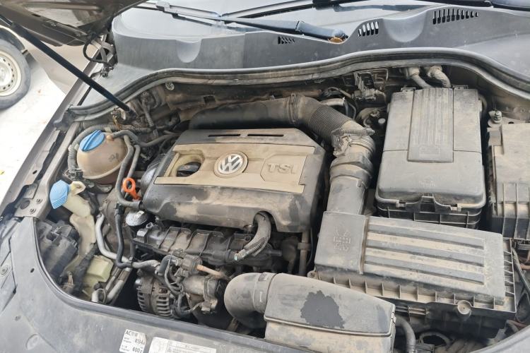 Used Volkswagen Magotan 2012 Revised 1.8TSI Luxury Version Engine Bay