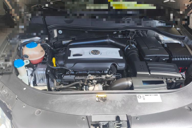 Used Volkswagen Magotan 2012 Travel Edition 2.0 TSI Comfort Version Engine Bay