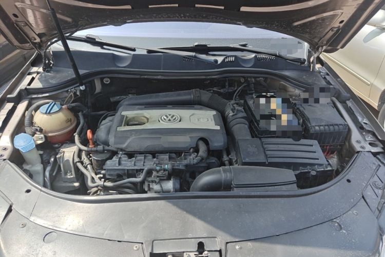Used Volkswagen Magotan 2012 Revised 1.8TSI Luxury Version Engine Bay