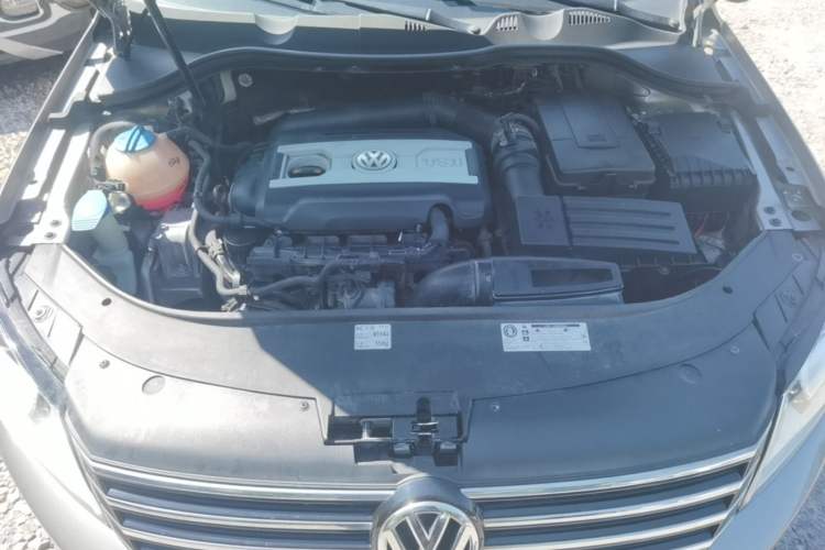 Used Volkswagen Magotan 2012 Travel Edition 2.0 TSI Luxury Version Engine Bay