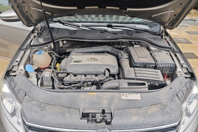 Used Volkswagen Magotan 2012 Travel Edition 2.0 TSI Comfort Version Engine Bay