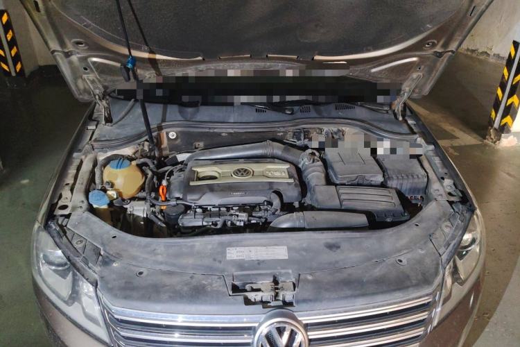Used Volkswagen Magotan 2012 Revised 1.8TSI Luxury Version Engine Bay
