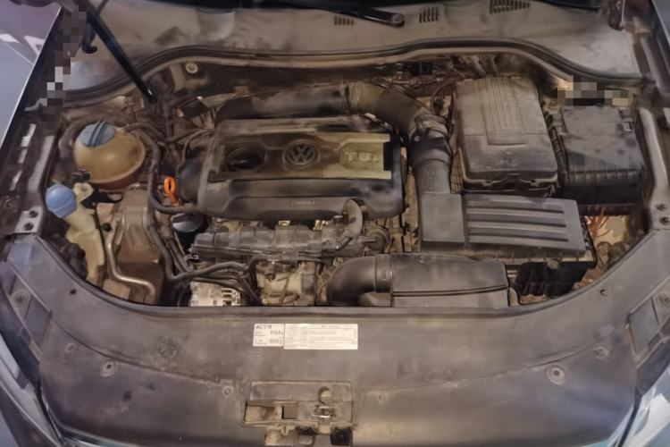Used Volkswagen Magotan 2012 Revised 1.8TSI Luxury Version Engine Bay
