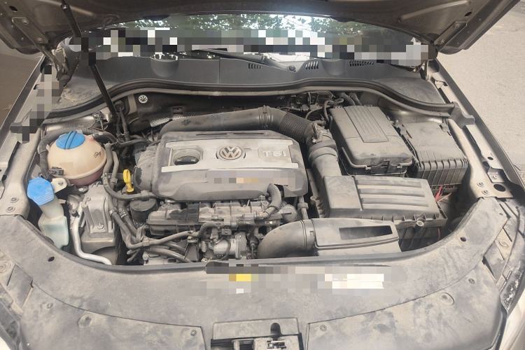 Used Volkswagen Magotan 2012 Travel Edition 2.0 TSI Comfort Version Engine Bay