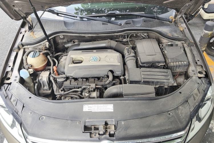Used Volkswagen Magotan 2012 Facelift 1.8TSI Prestige Model Engine Bay