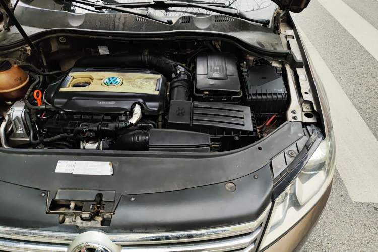 Used Volkswagen Magotan 2012 Facelift 2.0 TSI Prestige Model Engine Bay Left