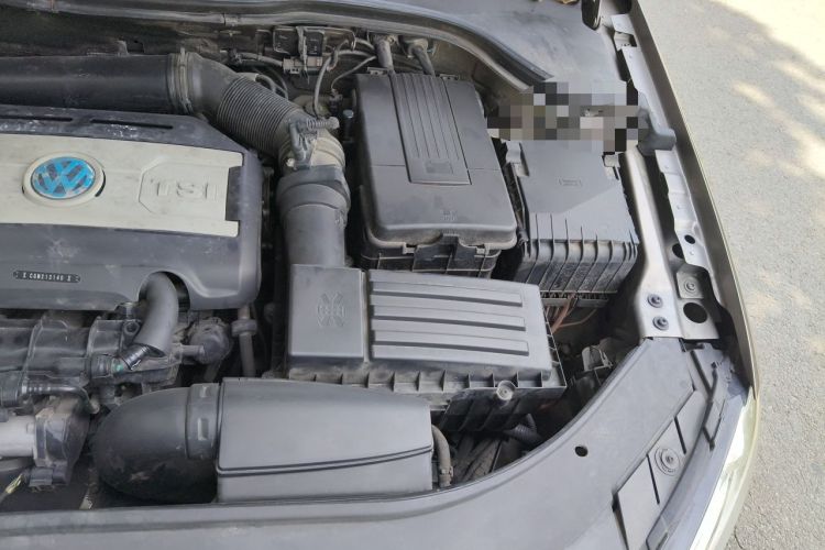 Used Volkswagen Magotan 2012 Revised Version 2.0 TSI Luxury Edition Engine Bay Left