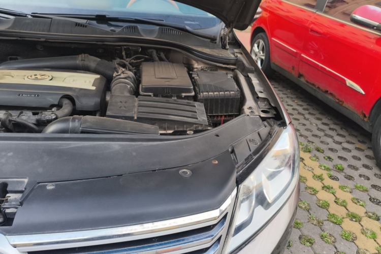 Used Volkswagen Magotan 2012 1.8TSI Prestige Model Engine Bay Left
