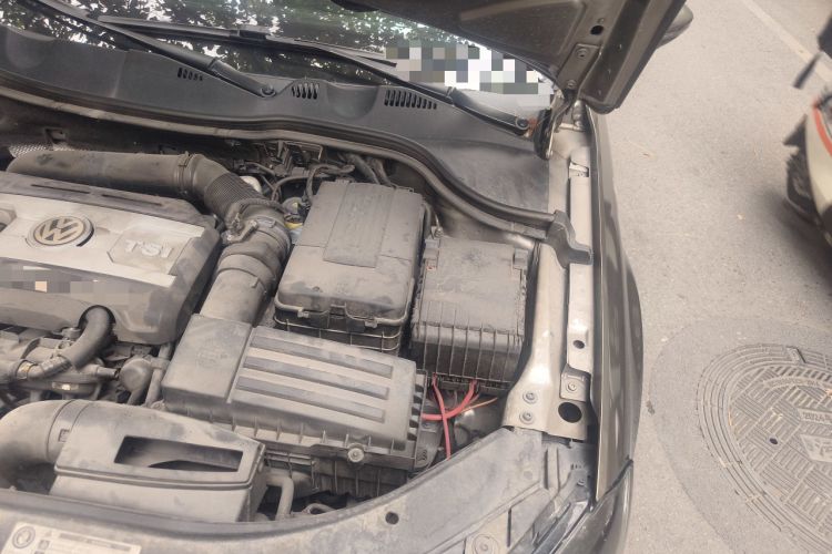 Used Volkswagen Magotan 2012 Travel Edition 2.0 TSI Comfort Version Engine Bay Left