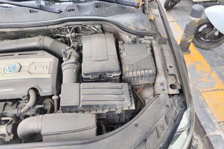 Used Volkswagen Magotan 2012 Facelift 1.8TSI Prestige Model Engine Bay Left