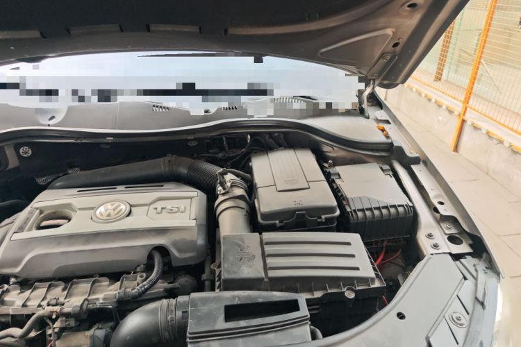 Used Volkswagen Magotan 2012 Travel Edition 2.0 TSI Luxury Version Engine Bay Left