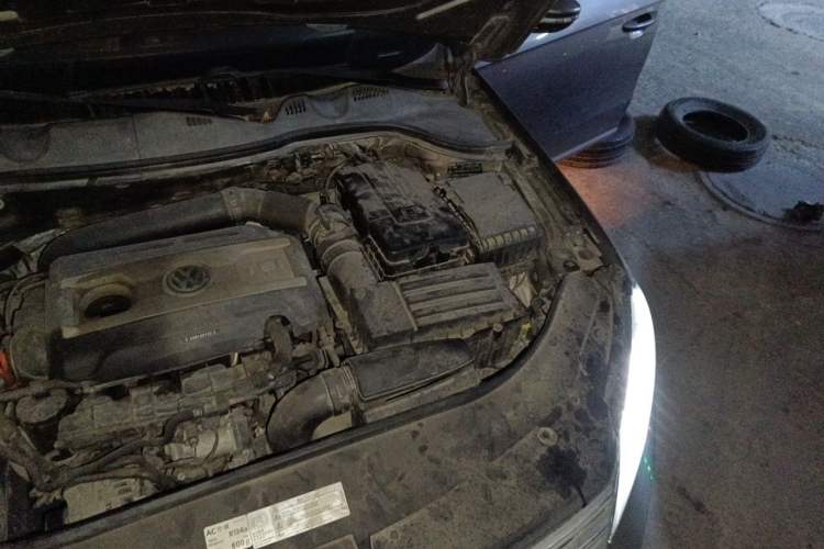 Used Volkswagen Magotan 2012 2.0 TSI Prestige Edition Engine Bay Left