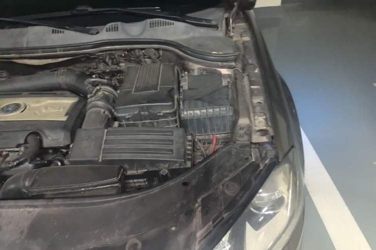 Used Volkswagen Magotan 2012 Facelift 2.0 TSI Prestige Model Engine Bay Left