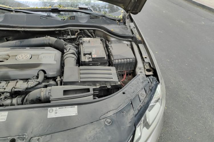 Used Volkswagen Magotan 2012 Travel Edition 2.0 TSI Luxury Version Engine Bay Left