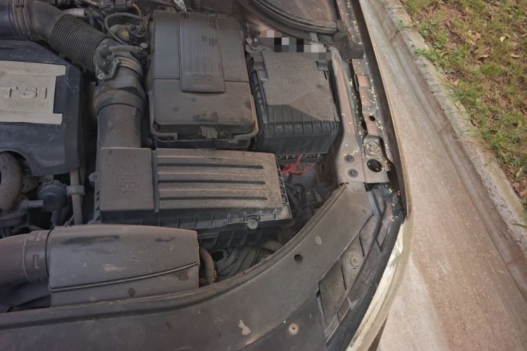 Used Volkswagen Magotan 2012 Revised 1.8TSI Luxury Version Engine Bay Left