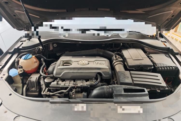 Used Volkswagen Magotan 2012 Travel Edition 2.0 TSI Luxury Version Engine Bay