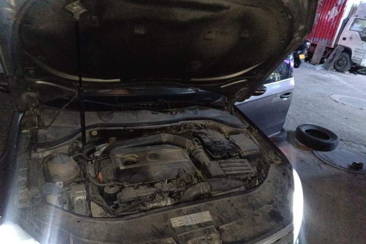Used Volkswagen Magotan 2012 2.0 TSI Prestige Edition Engine Bay