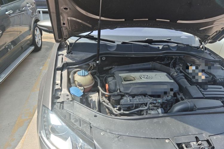 Used Volkswagen Magotan 2012 Revised 1.8TSI Luxury Version Engine Bay Right