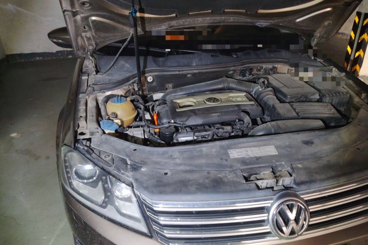 Used Volkswagen Magotan 2012 Revised 1.8TSI Luxury Version Engine Bay Right