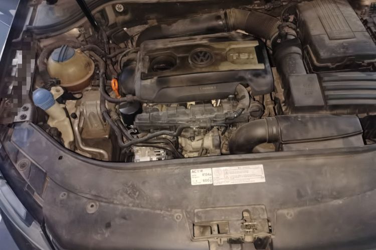 Used Volkswagen Magotan 2012 Revised 1.8TSI Luxury Version Engine Bay Right
