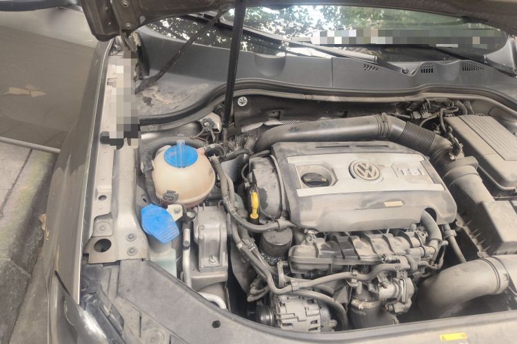 Used Volkswagen Magotan 2012 Travel Edition 2.0 TSI Comfort Version Engine Bay Right