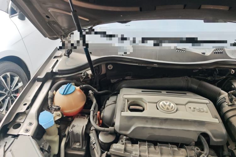 Used Volkswagen Magotan 2012 Travel Edition 2.0 TSI Luxury Version Engine Bay Right