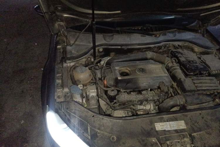 Used Volkswagen Magotan 2012 2.0 TSI Prestige Edition Engine Bay Right
