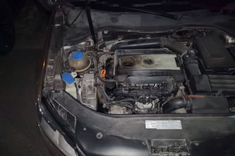 Used Volkswagen Magotan 2012 Revised Version 1.8TSI Leading Edition Engine Bay Right