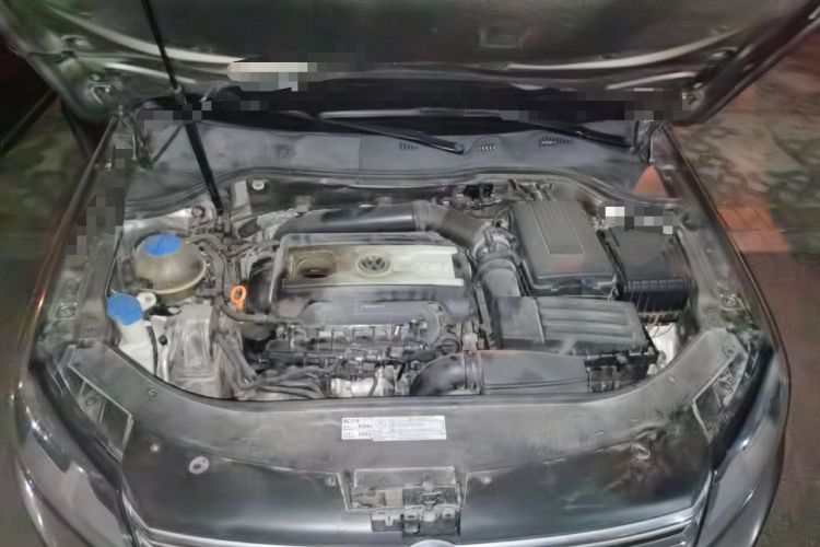 Used Volkswagen Magotan 2012 Revised Version 1.8TSI Leading Edition Engine Bay