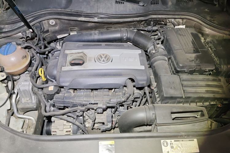 Used Volkswagen Magotan 2012 Travel Edition 2.0 TSI Comfort Version Engine Bay