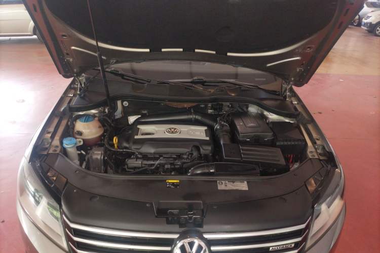 Used Volkswagen Magotan 2012 Travel Edition 2.0 TSI 4x4 Comfort Version Engine Bay