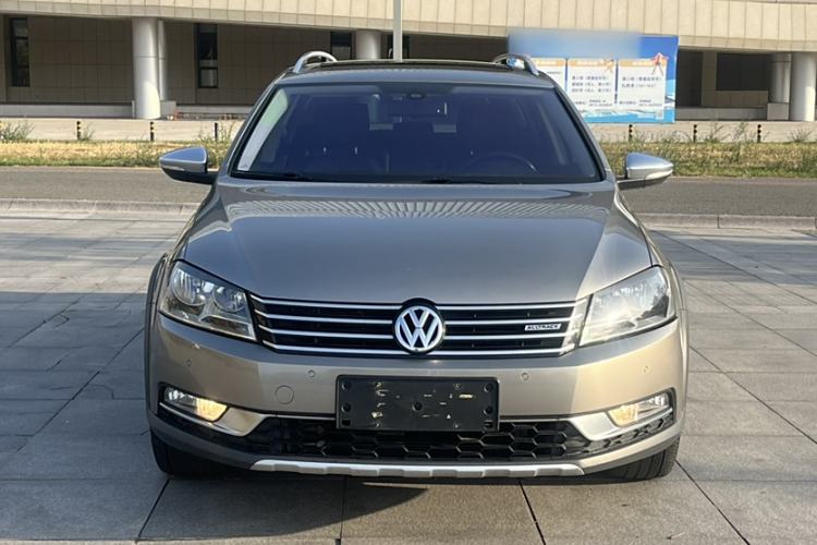 Used Volkswagen Magotan 2012 Travel Edition 2.0 TSI 4x4 Comfort Version Exterior 1