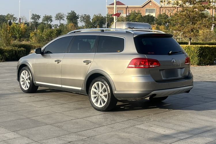 Used Volkswagen Magotan 2012 Travel Edition 2.0 TSI 4x4 Comfort Version Exterior 3