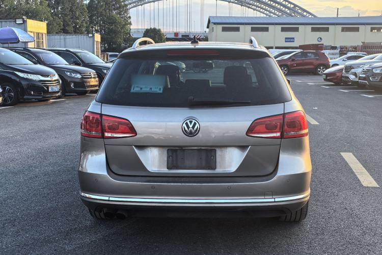Used Volkswagen Magotan 2012 Travel Edition 2.0 TSI Comfort Version Exterior 4